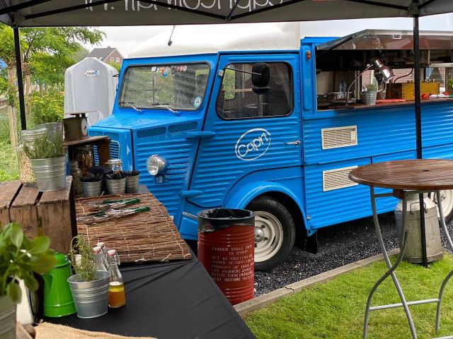 Capri Culinair heeft diverse pizza foodtrucks, voor zowel binnen als buiten, met hout ovens, gas of elektrisch. Heeft u iets te vieren, vraag dan naar de mogelijkheden. #pizza #pizzafoodtrucks #capripizza #houtoven #foodtruckcatering