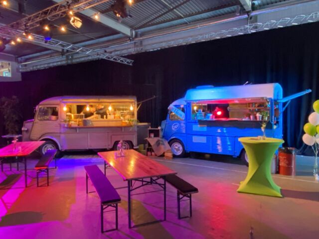 We staan er weer klaar voor! Verse pizza op een prachtig aangekleed bedrijfsfeest. #toettoetfood #catering #bedrijfsfeest #verse pizza #foodtruckcatering
