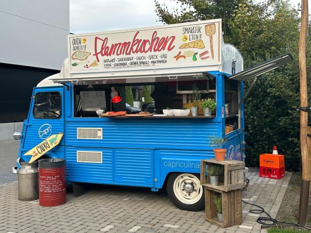 Weer een leuke opdracht mogen verzorgen in Belgie, met de flammkuchen foodtruck bij een bedrijf. #flammkuchenfoodtruck #capriculinair #flammkuchen #foodtruckcatering #oktoberfest #foodtruckbelgie